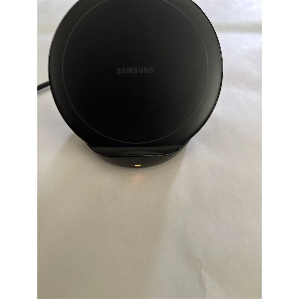 Samsung EP-N5105 Qi-Certified Fast Wireless Charging Stand + Warner USB Cable